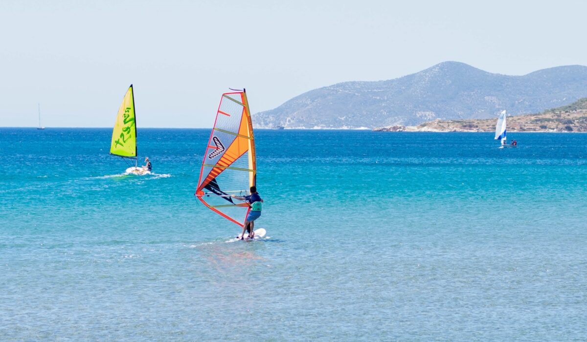 Windsurfing non-planing