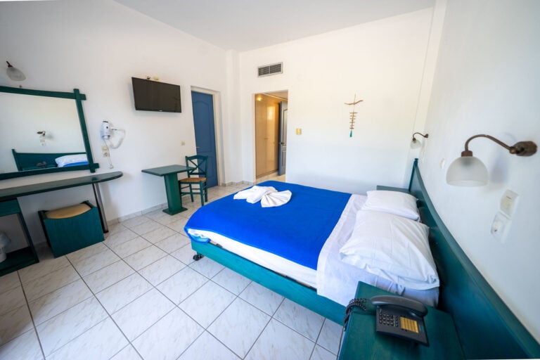 Lower-Level Room (6)