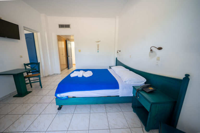 Lower-Level Room (7)