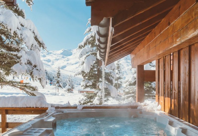 An outdoor hot tub looking over a snowy piste in Reberty village, France